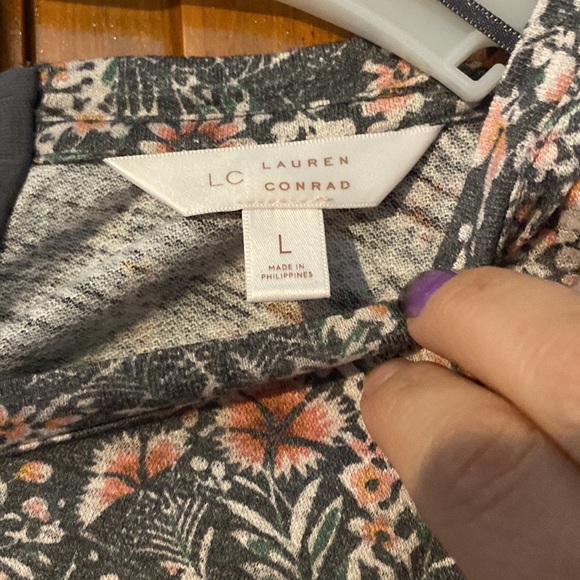 Grey/ flower print lace trim tunic - Picture 3 of 5